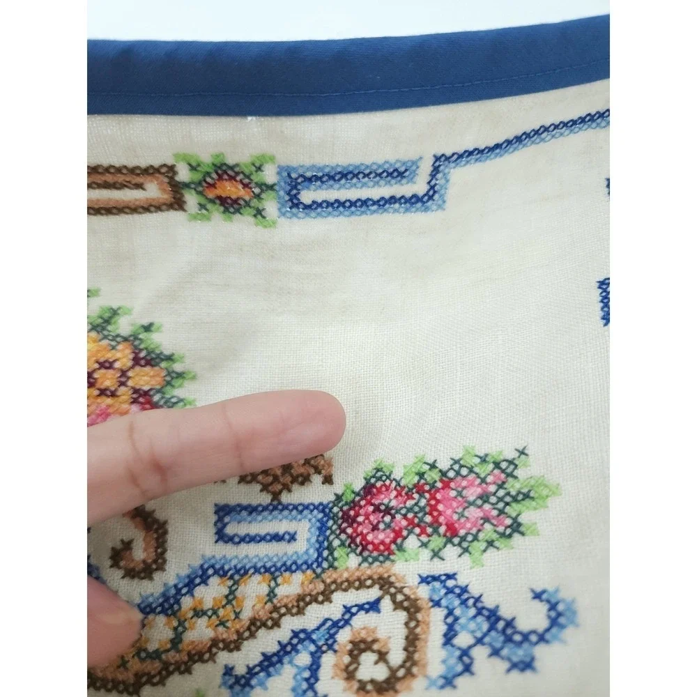 VTG Scandinavian Artistic Floral Embroider Crochet Kerchief Banner Handmade Deco